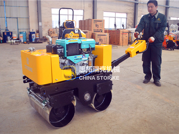手扶壓路機越來(lái)越受到廣大農民和施工隊的歡迎