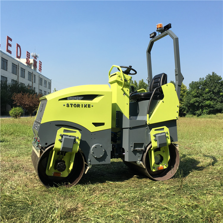 小型壓路機的優(yōu)勢和特點(diǎn)