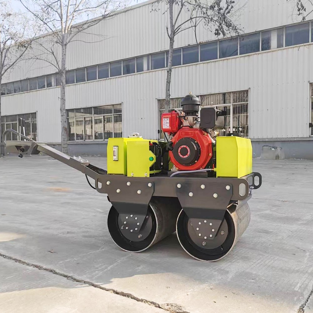 小型壓路機如何在坡道上進(jìn)行碾壓？