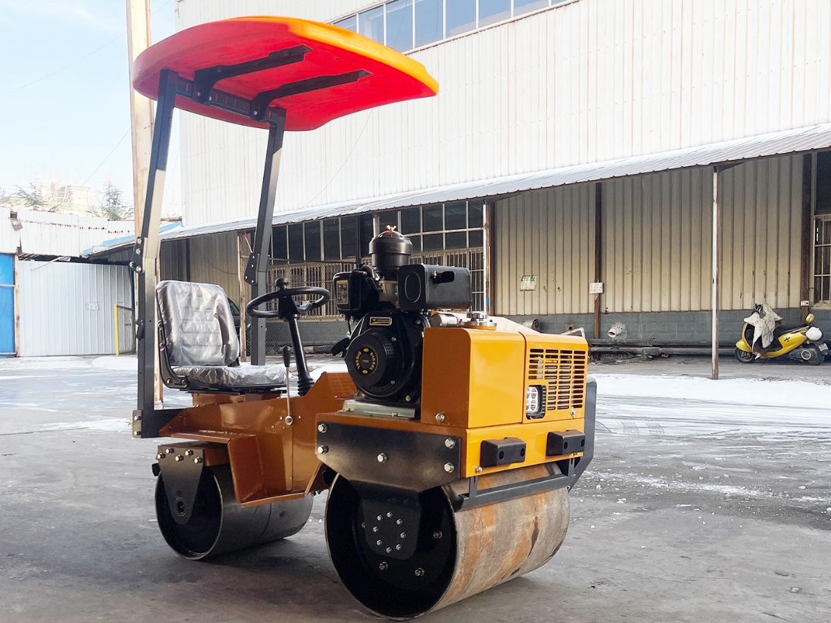 小型壓路機購買(mǎi)后的注意事項